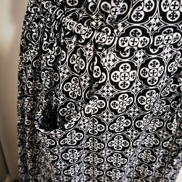 MAX STUDIO Black White Print Sleeveless Size: M (Medium) - Picture 8 of 13